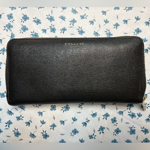 Coach Textured Black Leather Zip Wallet - Picture 1 of 4